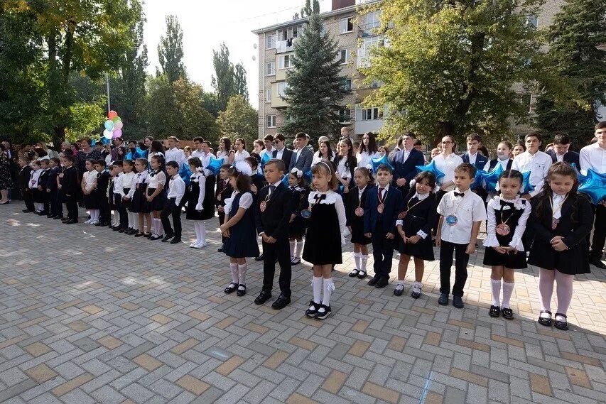 Сайты школ черкесска. Гимназия 9 Черкесск. Школа города КЧР Черкесск 9 гимназия. Гимназия 13 Черкесск. Гимназия 19 Черкесск.