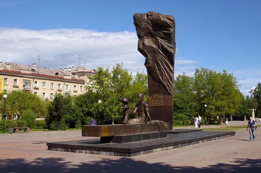 Площадь череповца. Площадь металлургов череповец. Площадь металлургов череповец. Старая площадь металлургов череповец. Череповец заречье.