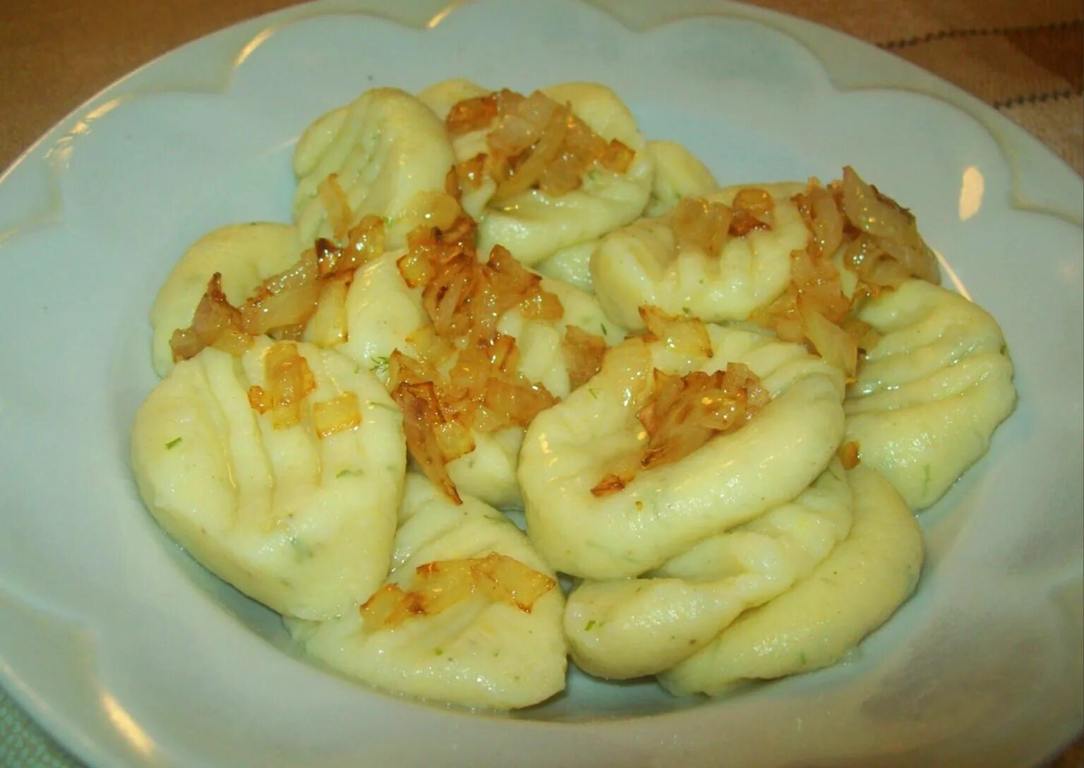 Ленивые голубцы с капустой и фаршем в духовке. Ленивые вареники из творога для детей. Ленивые творожные вареники. Как делаются ленивые. Технология приготовления ленивых вареников.