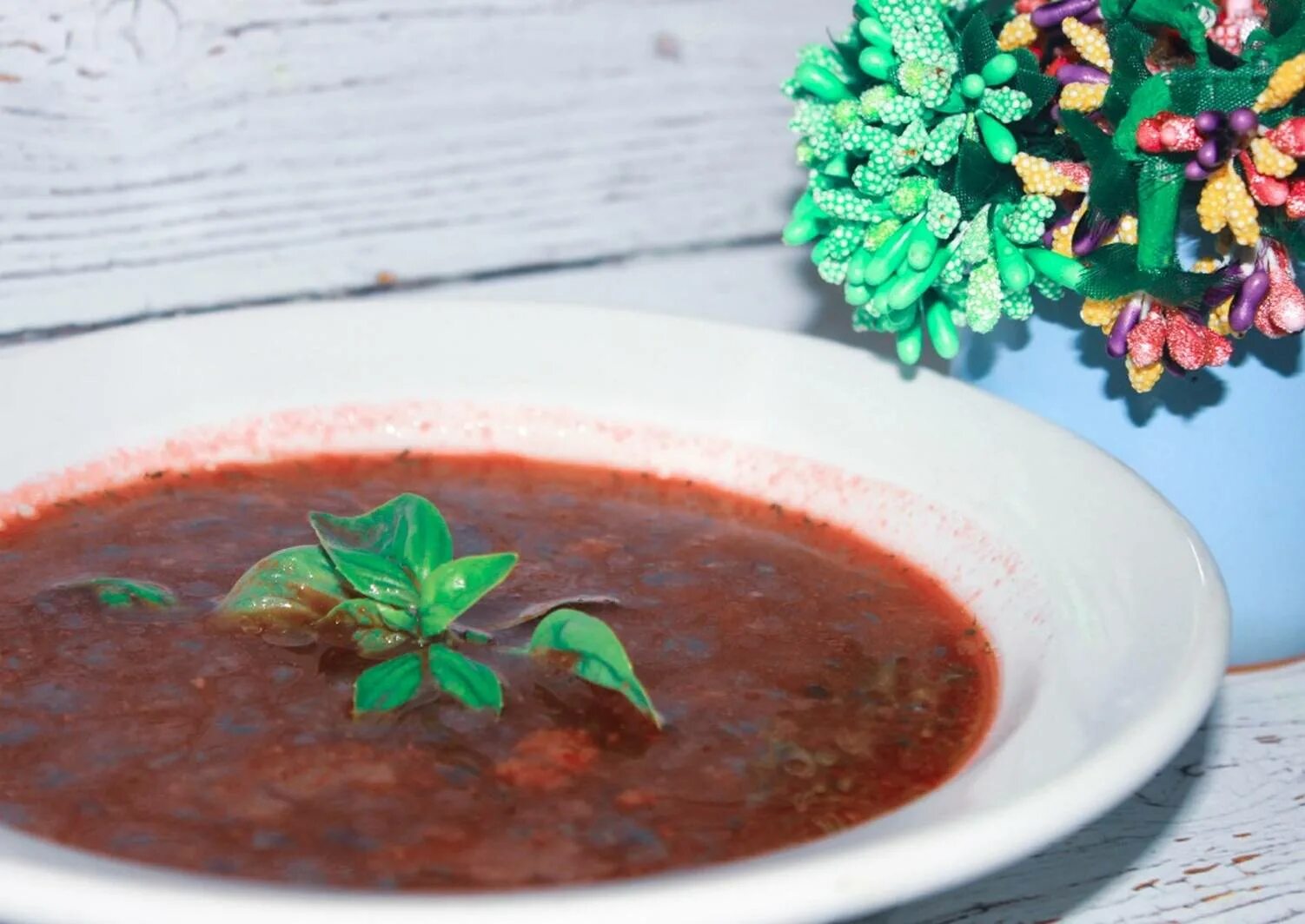 Бульон со свеклой. Свекольник холодный ингредиенты. Бульон для борща. Свекольник суп-пюре. Суп из говядины с свеклой.