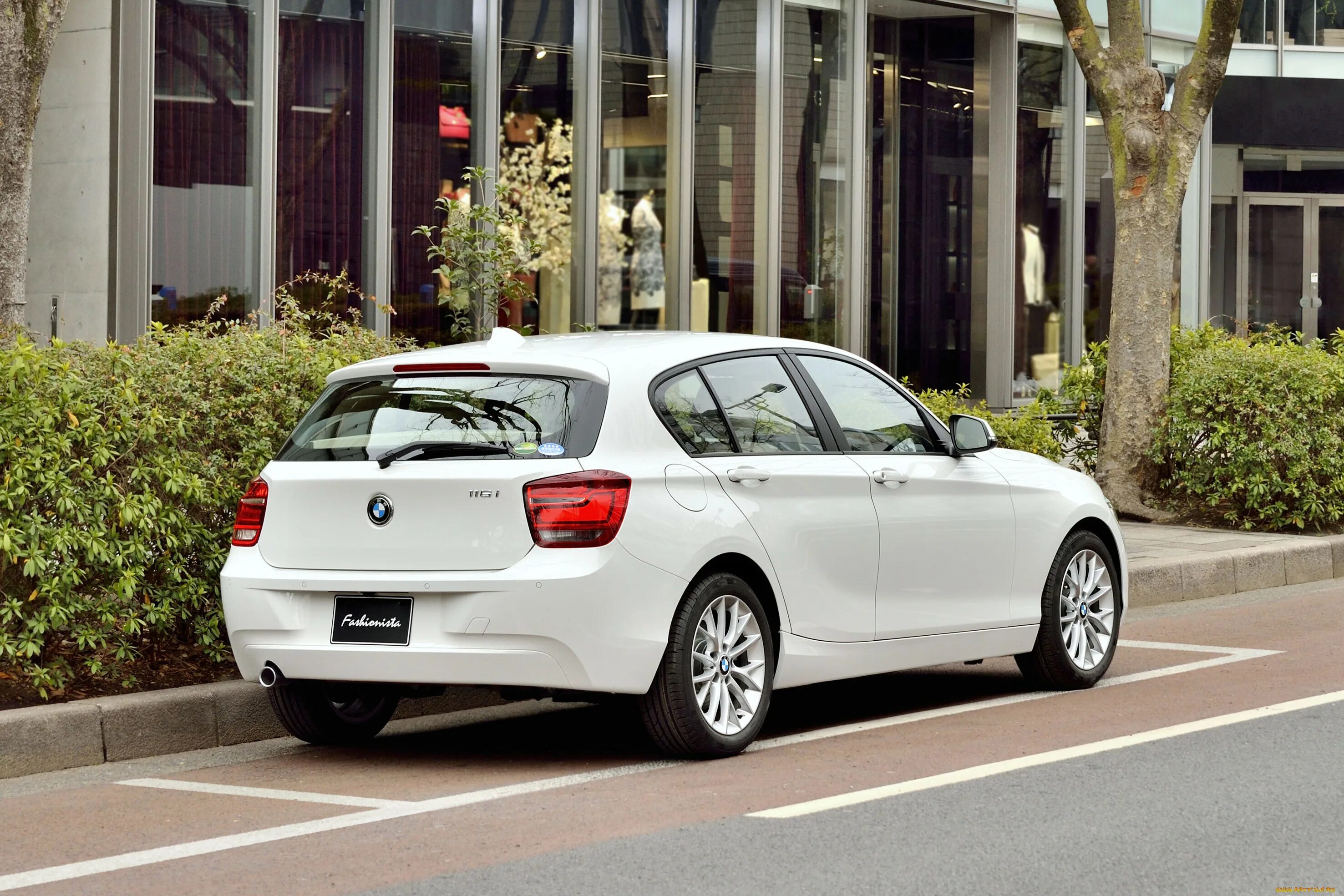 Автомобиль bmw 1. BMW 116i. BMW 1 116i. BMW 116i 2013. BMW 116 хэтчбек.