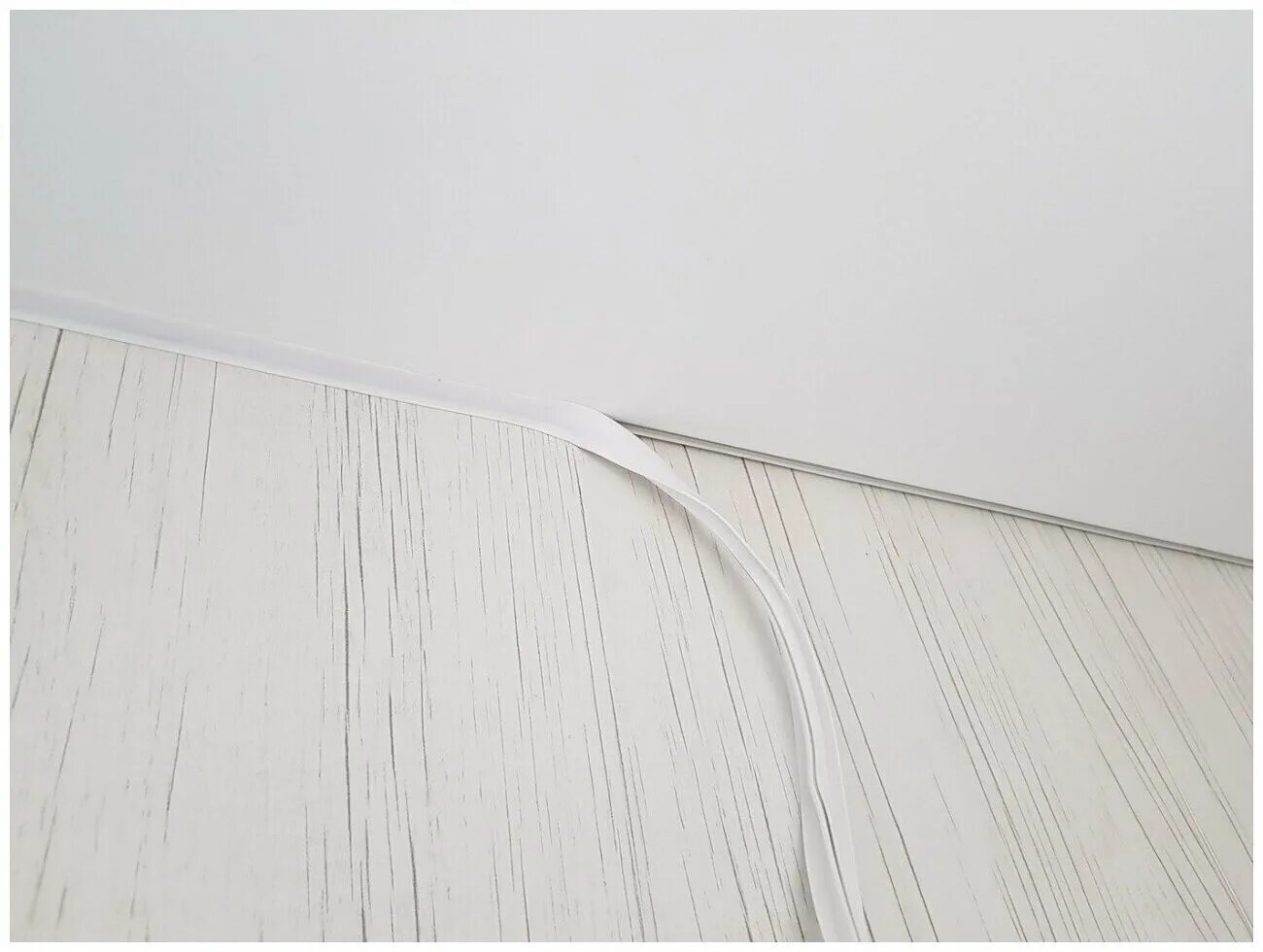 вставка плинтус для натяжного потолка. вставка плинтус для натяжного потолка. заглушка т образная (вс-1) для натяжных потолков. плинтус вставка для натяжного потолка. плинтэкс i 35/35 для натяжных потолков.