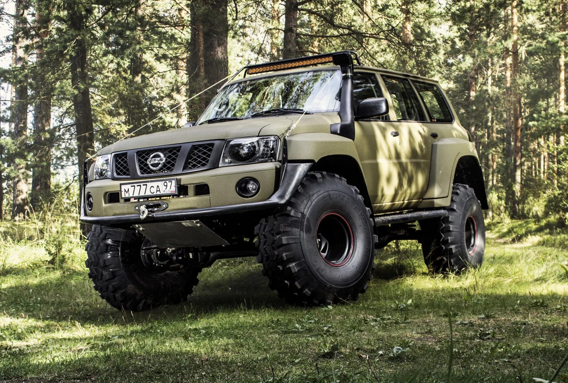 Какую полноприводную машину. Ниссан Патрол 4х4. Савраска Ниссан Патрол. Nissan Patrol y61. Ниссан Патрол полный привод.