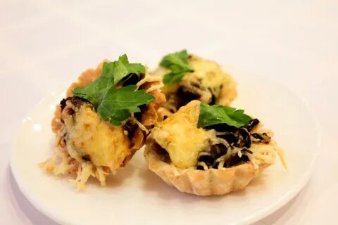 Корзиночки с курицей и сыром