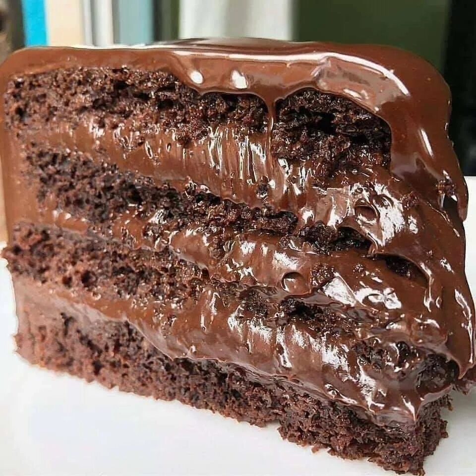 Торт с шоколадом. Шоколадные тортики в разрезе. Торт в разрезе. Торт черный принц.