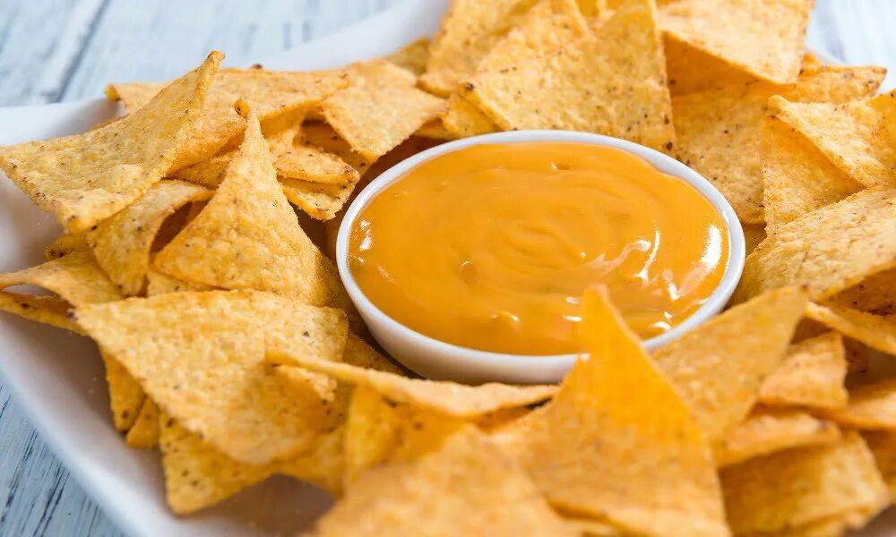 Nacho cheese. Начос с сальсой. Начос с курицей. Начос. Начос мексика.
