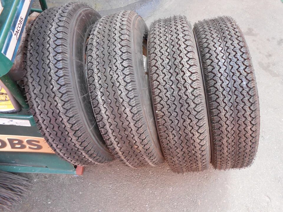 Колеса от москвича 412. Размер колес москвич 412 шин. Шины на азлк. Колесо москвич 401. Колеса москвич 412.