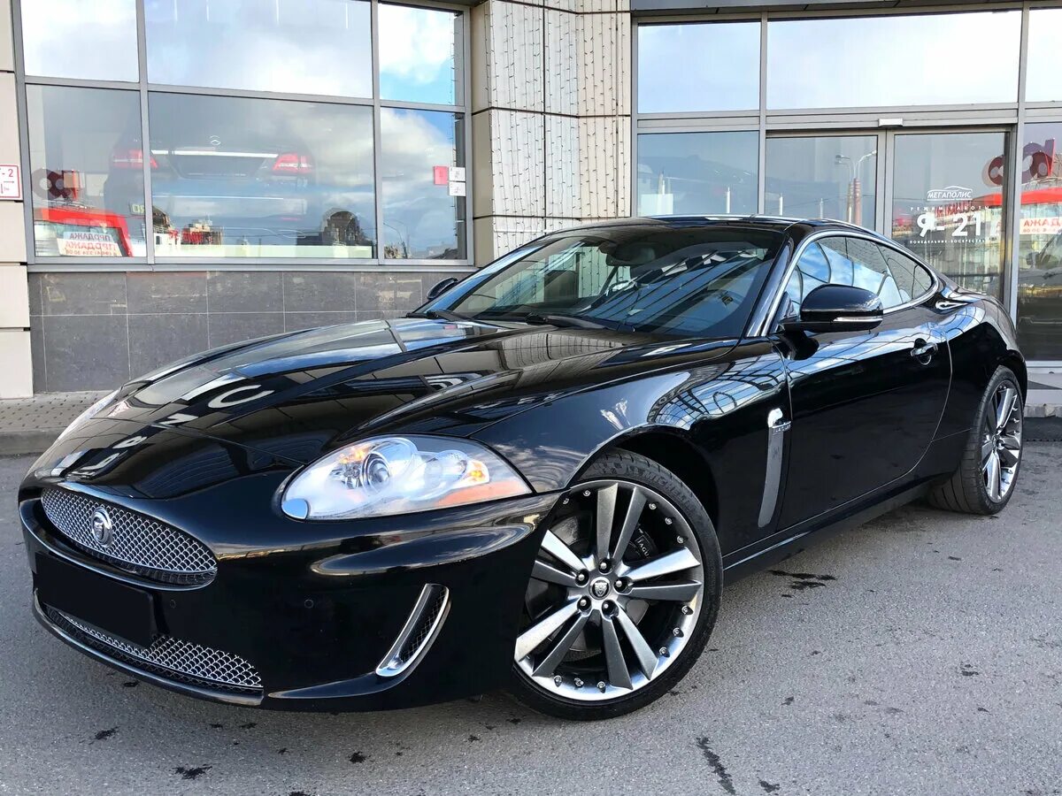 Купить ягуар м. Jaguar XK Coupe 2011. Ягуар XK 2011 черный. Jaguar XK 200. Антихром Jaguar XK.