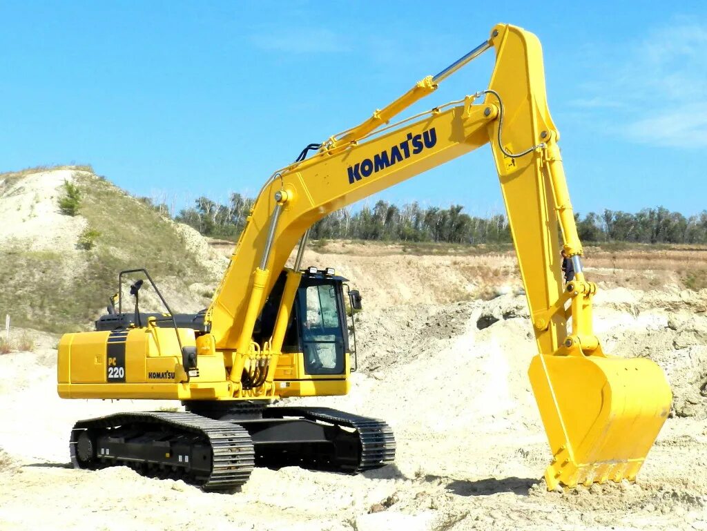 Экскаваторы комацу характеристики. Экскаватор Komatsu pc220. Экскаватор Komatsu 220. Komatsu pc220-7. Гусеничный экскаватор Komatsu pc220.