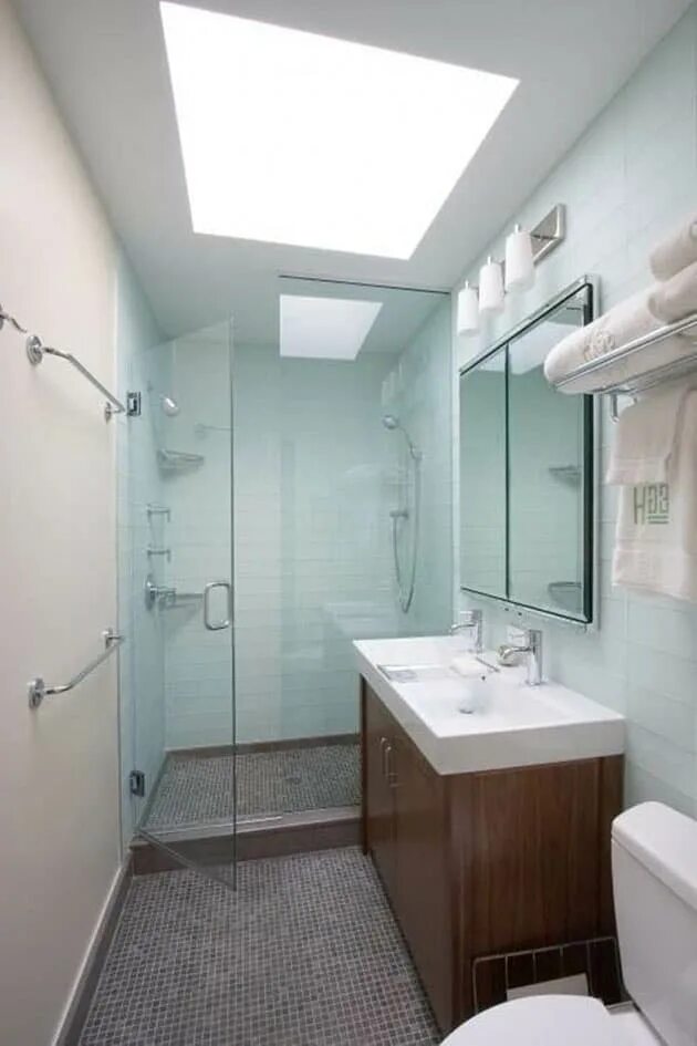 Узкая ванная комната. Интерьер узкой ванной комнаты. Планировка узкой ванной комнаты. Узкие Ванные комнаты.