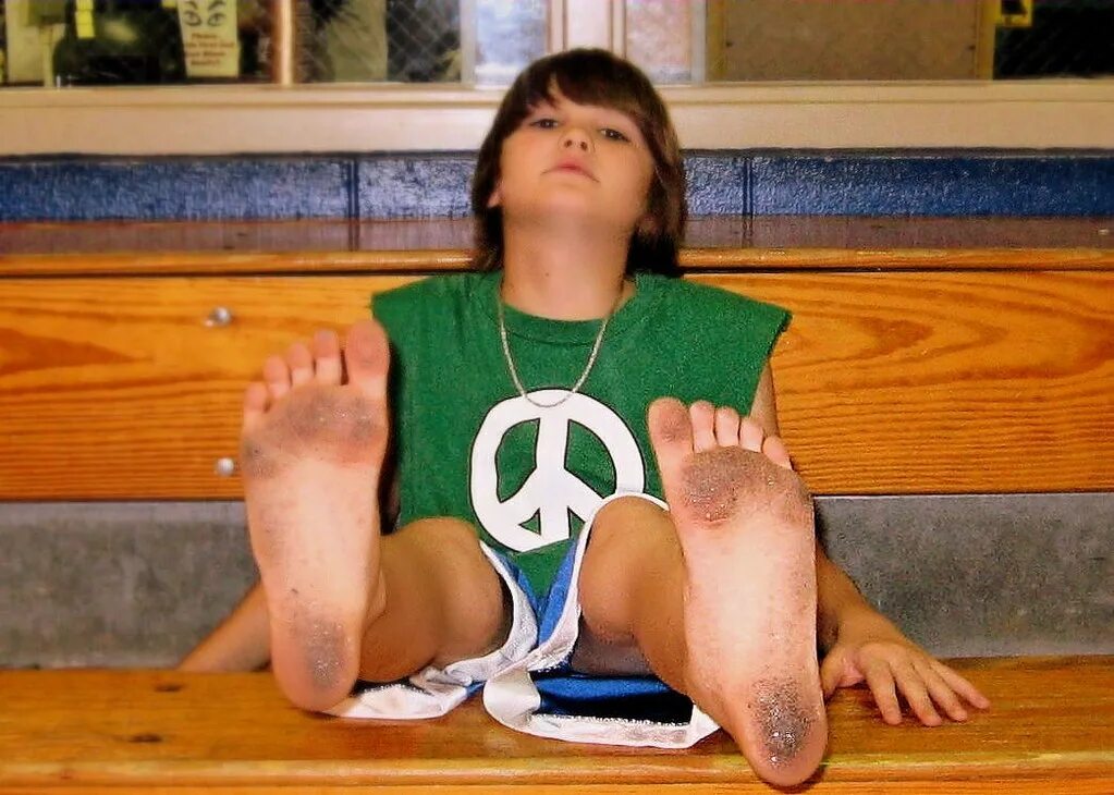Ступни тг. Boy feet groups. Polish boys feet. Стопы мальчика. Барефут кид.