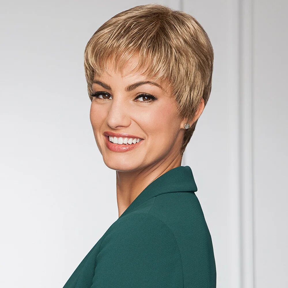 женские короткие стрижки после 40. короткие стрижки для женщин омолаживающие. короткие стрижки для женщин 2024 40. короткие стрижки на прямые тонкие волосы. стрижка боб гарсон на средние волосы за 50.