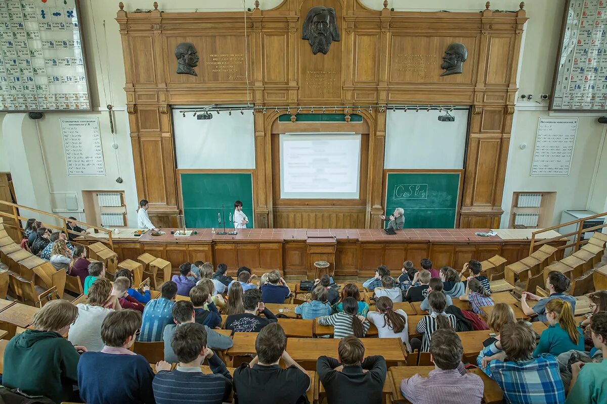 Вуз математика общество русский. СПБ политехнический университет профессор. Читает лекцию. Кукина СПБПУ. Шрайнер преподаватель вуза в СПБ.