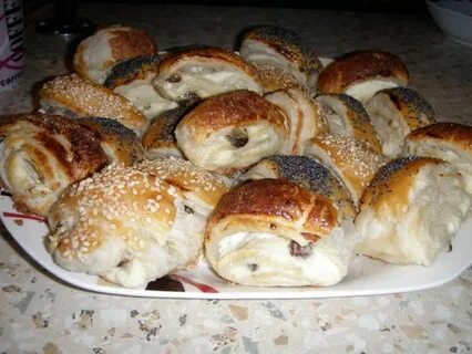 Тесто с творогом и изюмом