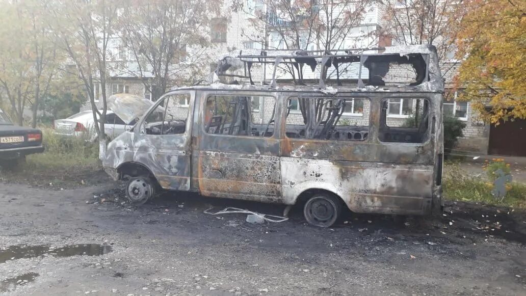 Вязники ночью. Газель маршрутка горит. в вязниках сгорел автобус. вязники сгорел автомобиль.