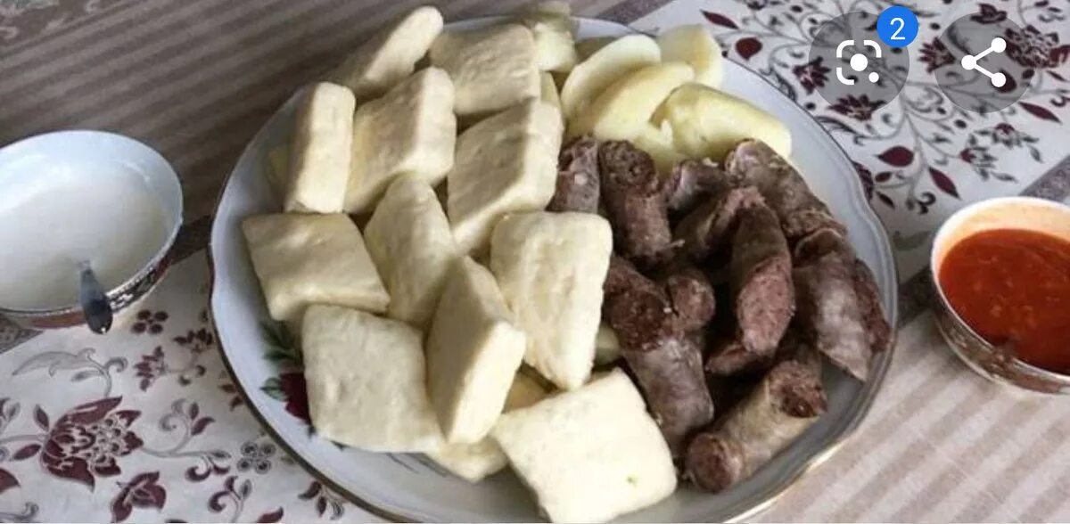Хинкал с мясом. Суп хинкал Дагестанский. Дагестанская кухня аварский хинкал. Тесто на аварский хинкал. Хинкал Дагестанский с колбасой.