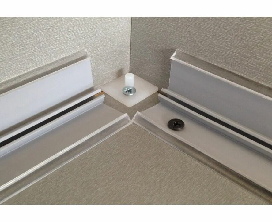 Лигрон плинтус кухонный. Кухонный плинтус perffetto line. Плинтус алюминиевый квадро белый. Бортик для столешницы пластиковый. Пристеночный бортик для столешницы лигрон.