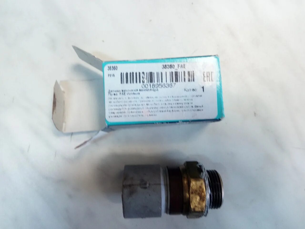 Датчик включения карлсона. Датчик включения вентилятора ока. Датчик вентилятора ока 11113. Датчик температуры электровентилятора ока 11113. Датчик включения вентилятора ларгус 16 клапанов.