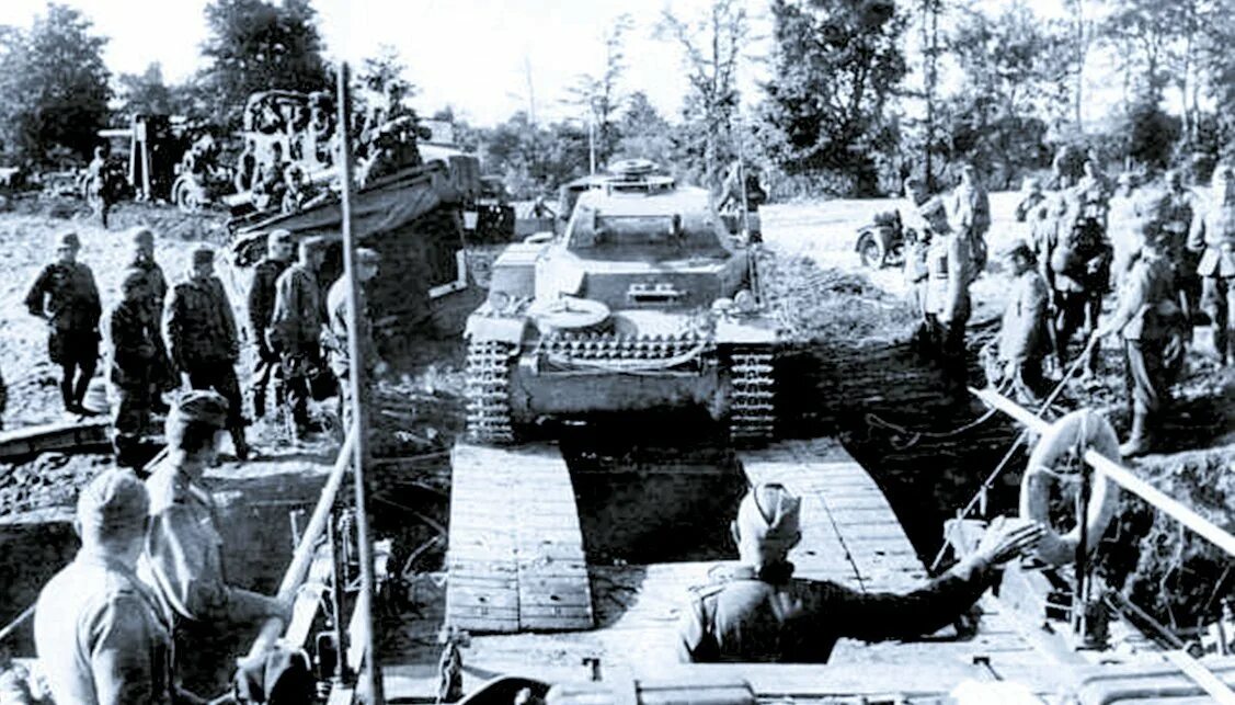 Битва под харьковом 1942. Харьковская операция 1942 г харьковская катастрофа. харьковская операция советских войск 1942. танки в харьковской операции 1942. танки в харьковской катастрофе 1942 года.