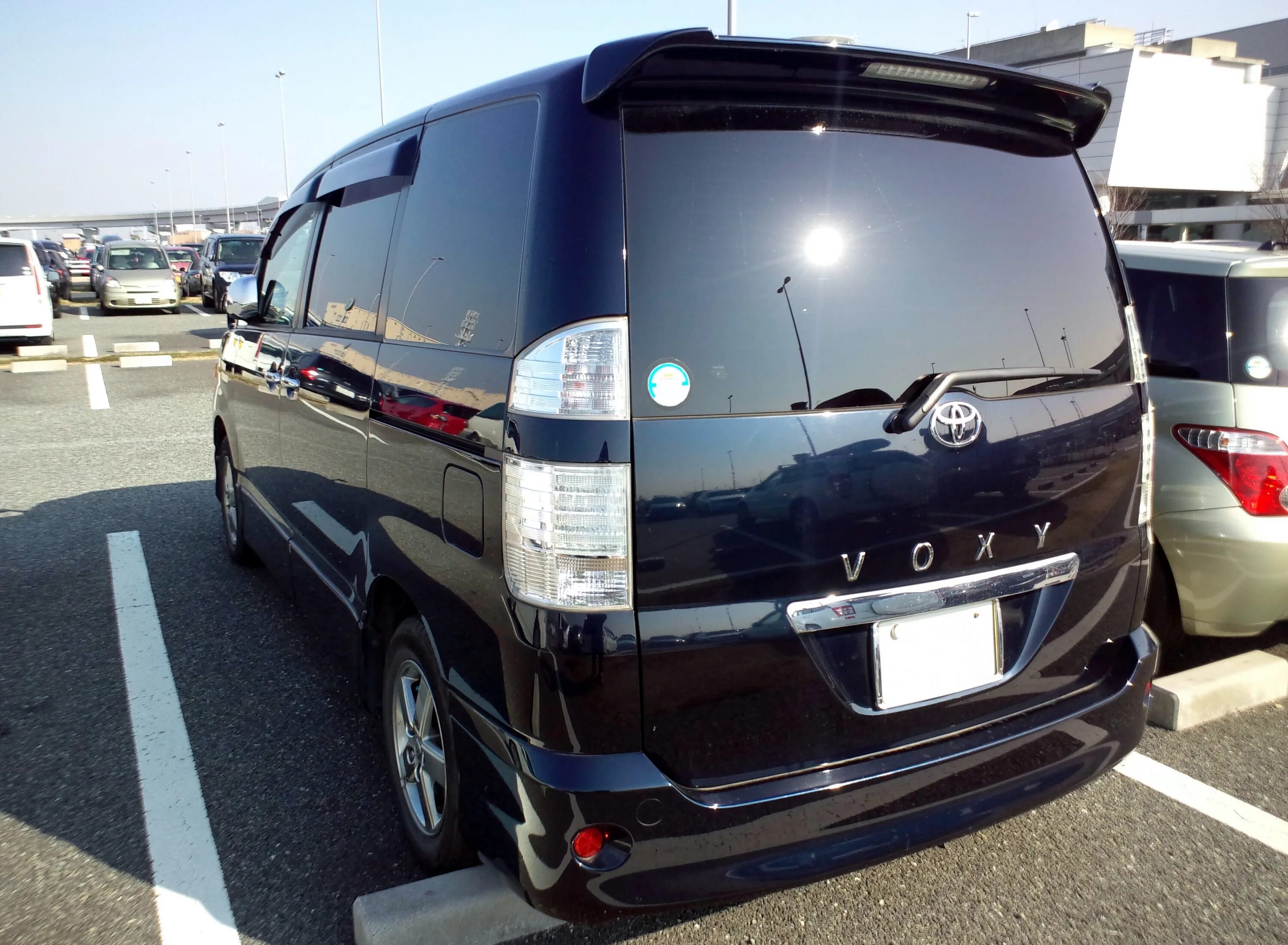 Toyota voxy 2004. Тойота вокси 2000. Toyota voxy 2008 год. Toyota voxy 2005. Тойота вокси 2005 г.
