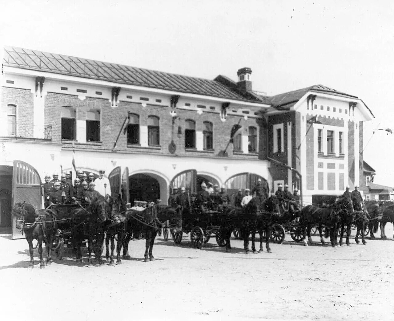 Пожарная охрана Нижний Новгород 19 век. 11.12.1802 В Петербурге пожарная команда. Пожарная охрана 19 века Самара. 1803 - Учреждена Петербургская пожарная команда. Первые пожарные службы