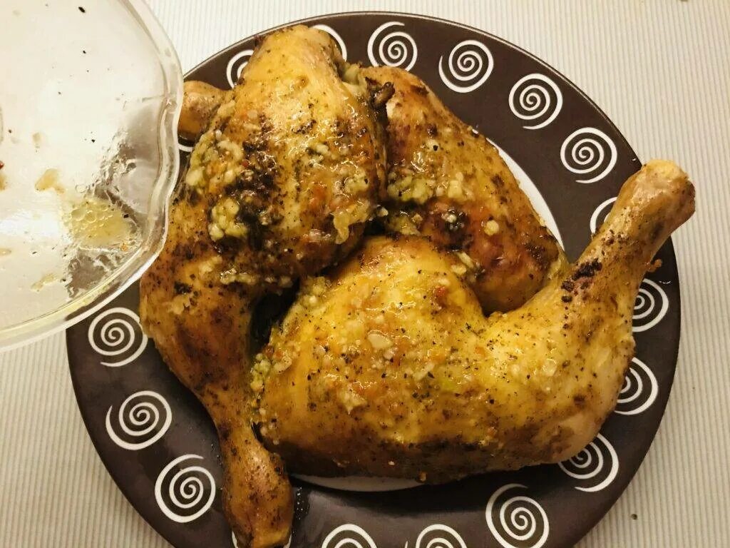 Рецепт окорочков в духовке с хрустящей корочкой. Куриные окорочка в духовке. окорочка в духовке с хрустящей корочкой. куриные ножки в духовке с хрустящей корочкой с картошкой. куриные ножки в духовке с хрустящей корочкой.
