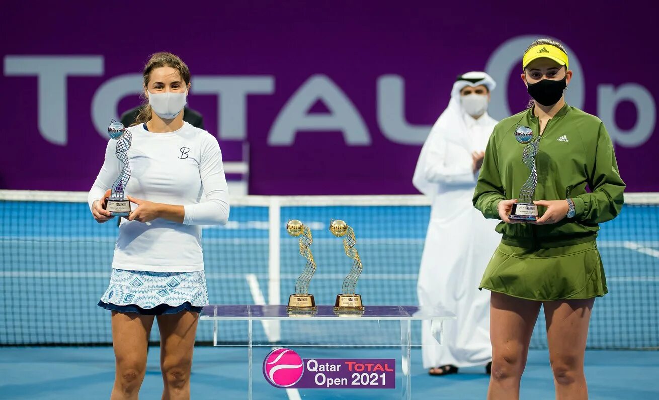 WTA Доха. WTA Doha 2001. Теннис награждение церемония. Дубай опен WTA.