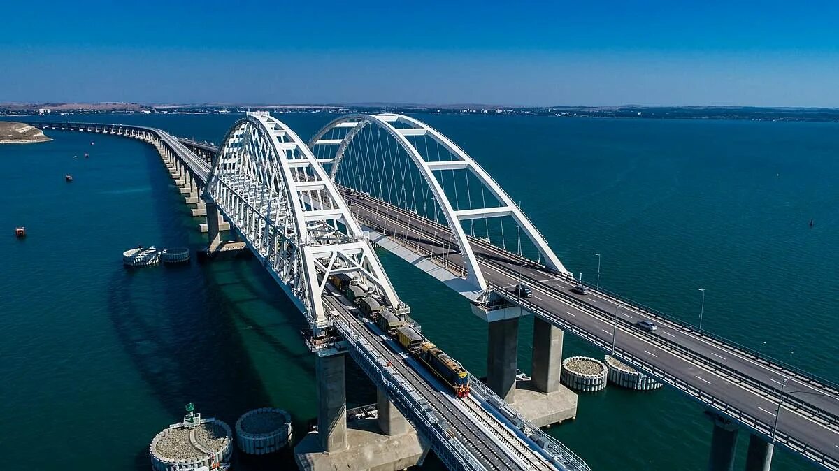 Крымский мост работает или нет. Крымский мост через керченский пролив. керченский мост 2025. крымский мост жд арка. крымский мост 2025.