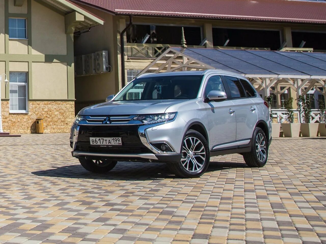 Mitsubishi Outlander 2015. Mitsubishi Outlander III Рестайлинг 2. Mitsubishi Outlander III. Mitsubishi Outlander III Рестайлинг 3. Митсубиси аутлендер 3 2016