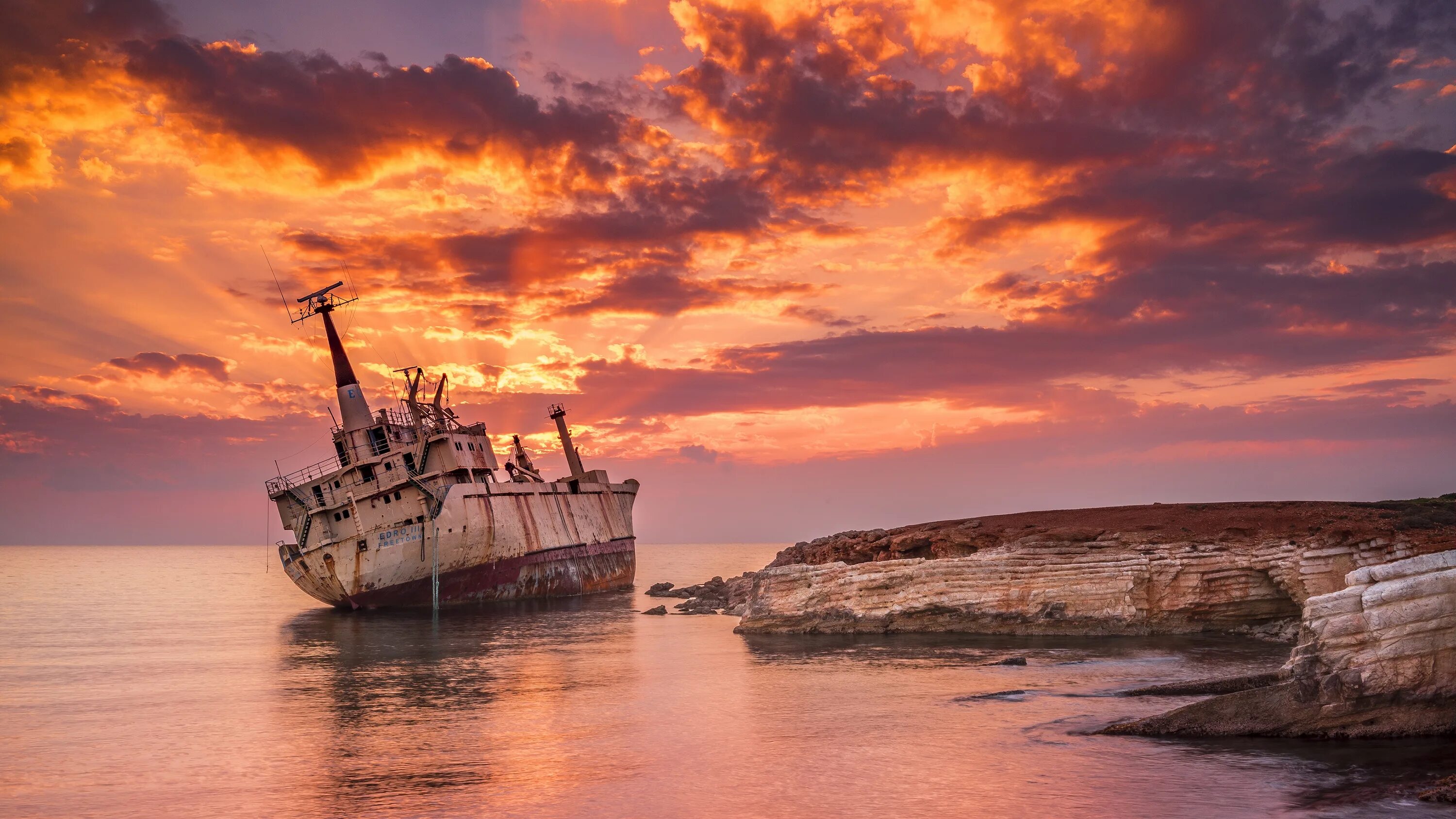 умбрия корабль, корабль в море, корабль на мели, пейзаж с кораблем