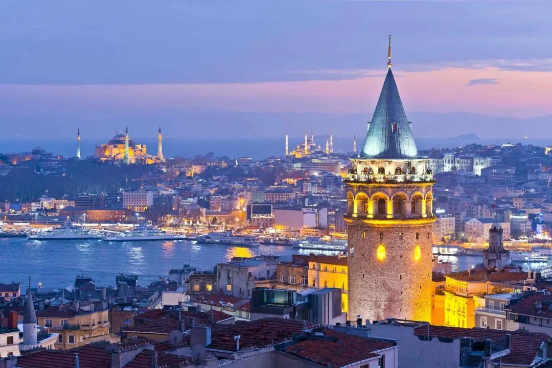 Best turkey. Галатская башня в Стамбуле. Galata Kulesi Стамбул. Босфор Галатская башня. Галатская башня Бейоглу.
