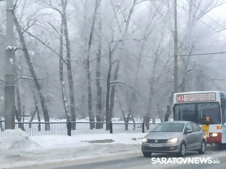 Маи 6 октября. Проспект 50 лет октября остановка. Саратов затор на проспекте 50 лет октября 6 мая остановка. Саратов Советская Чапаева авария СССР.