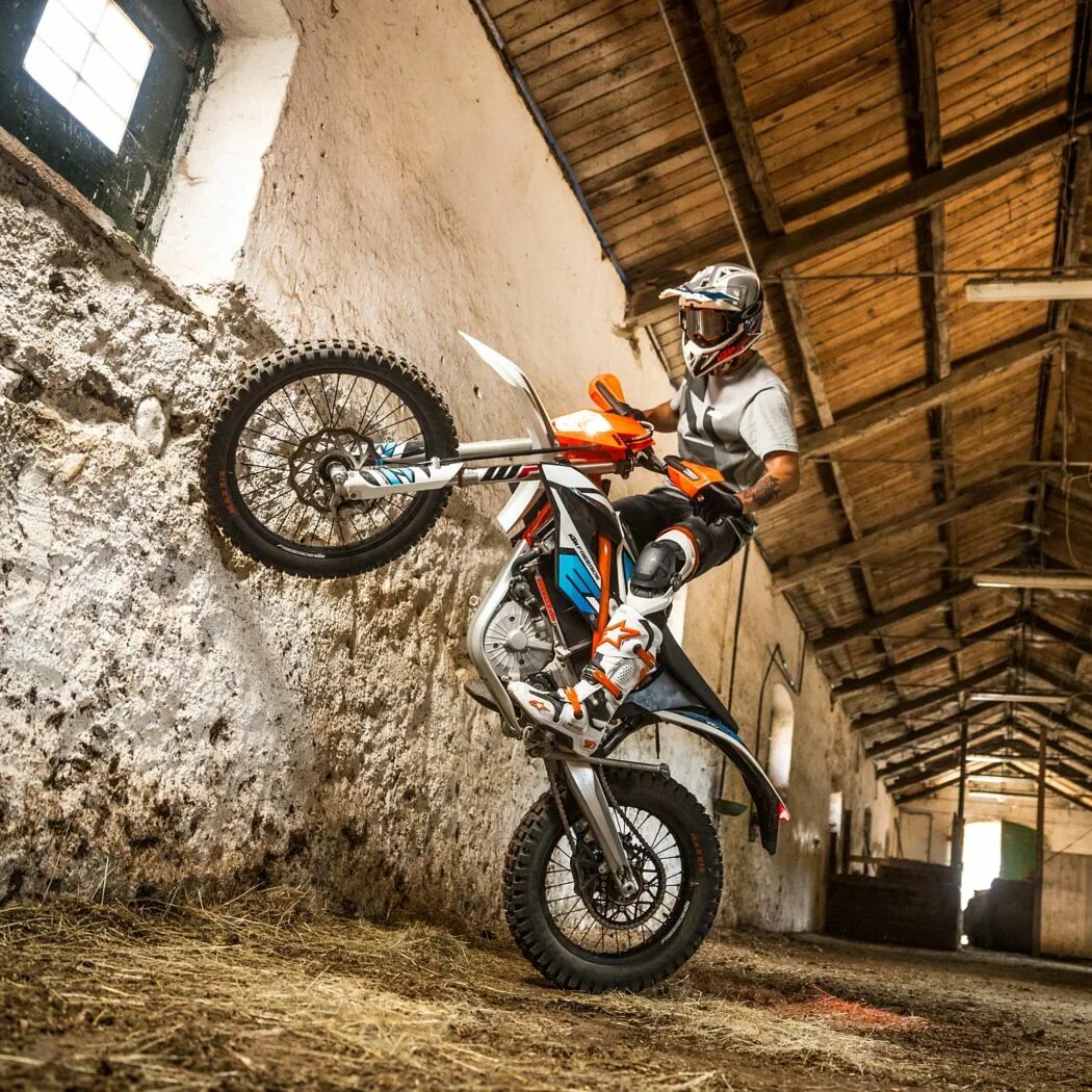 КТМ Freeride e. KTM Freeride e-XC. КТМ мотоцикл эндуро. Электромотоцикл KTM Freeride e. Камера для эндуро