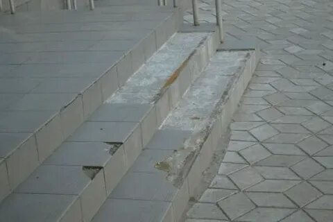 Крыльцо отваливается плитка
