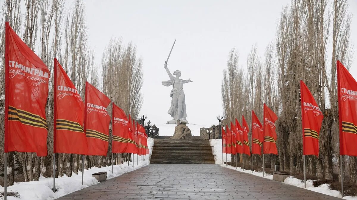 Патриотический проект память поколений. Мамаев Курган Сталинград Волгоград. Сталинград 2 февраля Мамаев Курган. Мамаев Курган аллея героев. Мамаев Курган Волгоград победа в Сталинградской битве.