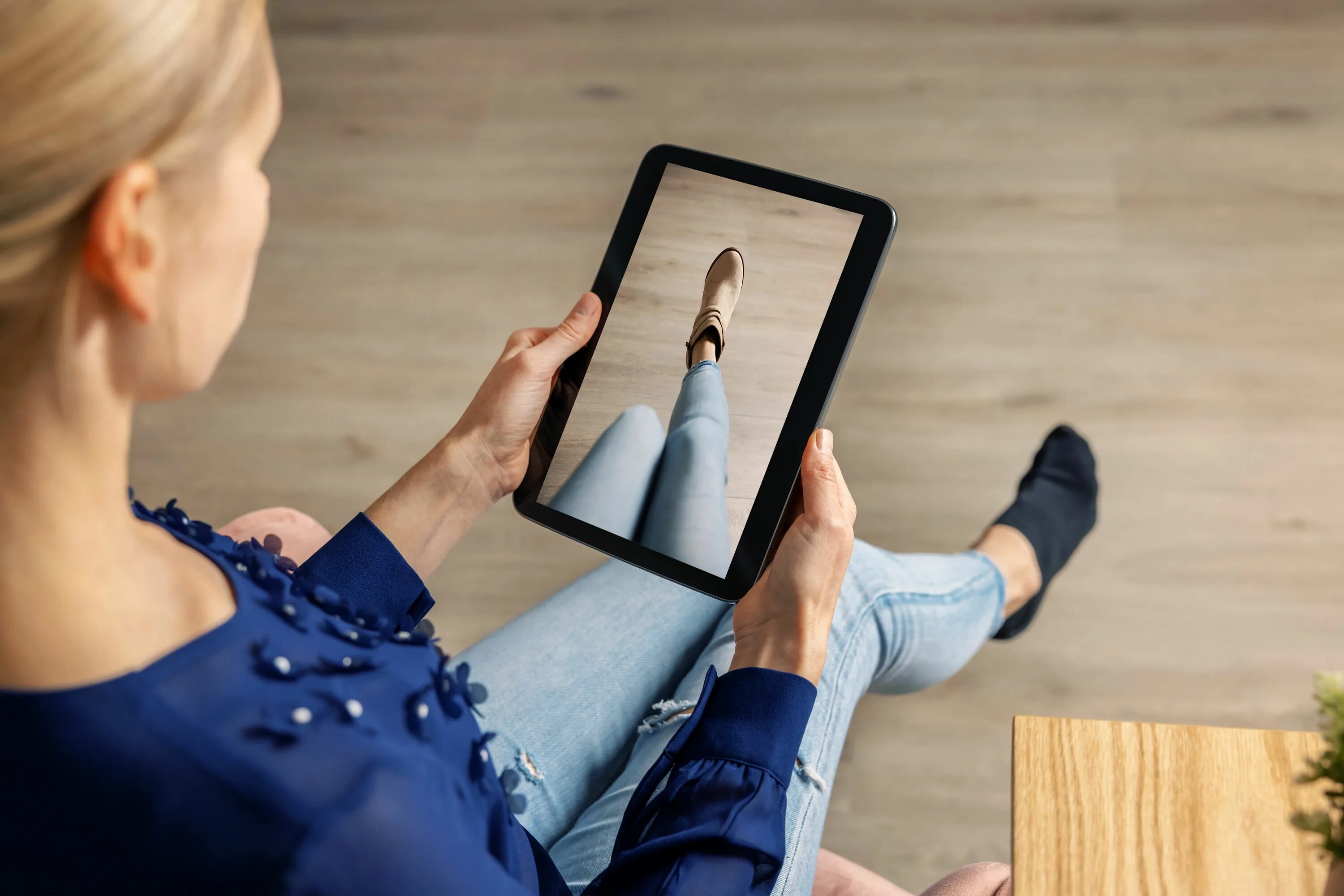 Virtual try on. Виртуальная женщина. виртуальная примерка обоев. virtually try on shoes fitting. virtual fitting room.