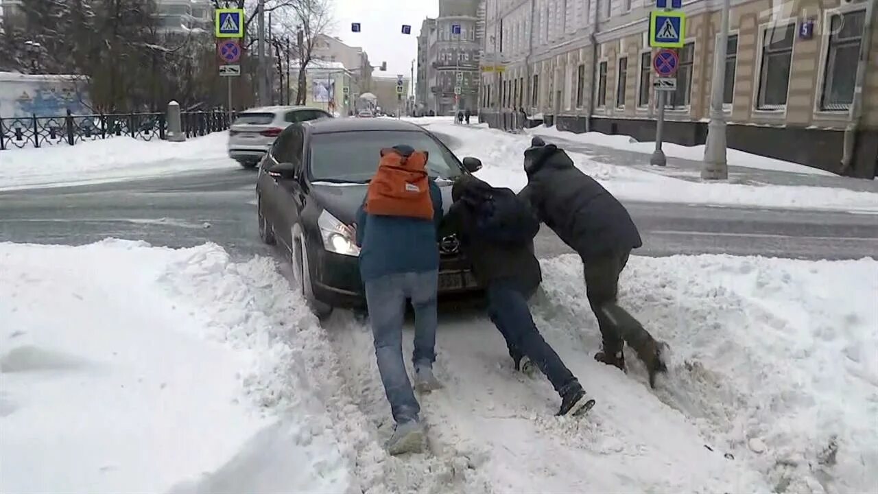 Сильный мороз в москве. Аномальный снегопад в Москве. Сильный Мороз. Сильный снегопад. Морозы в Москве.