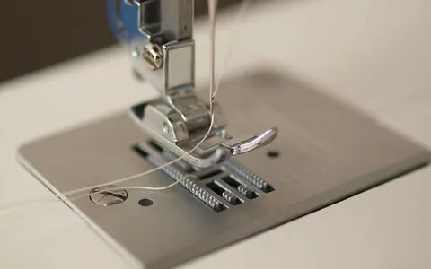 Работа иглы в швейной машине