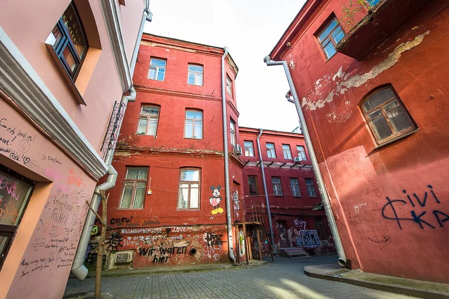 красный дворик минск. улица немига и красный дворик в минске. красный дворик. красный дворик. красный дворик.