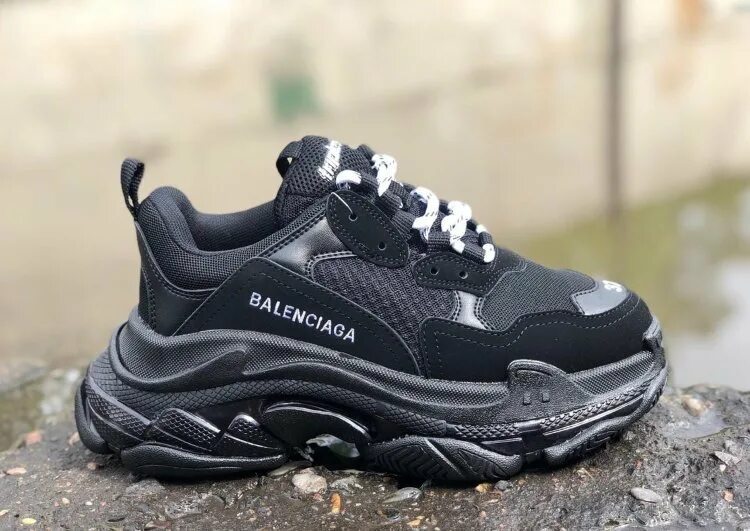 Кроссовки баленсиага черные. Баленсиага Triple s Black. Кроссовки Balenciaga Triple s Black. Баленсиага кроссовки 2021. Balenciaga Triple s черные.