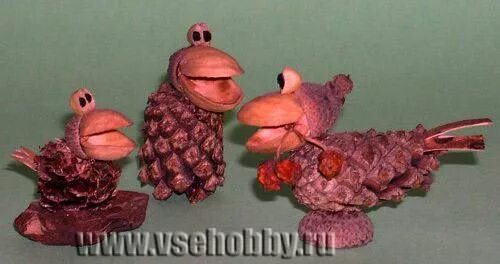Поделки из природного материала на тему птицы. Ворона из шишек. ворона из природного материала.