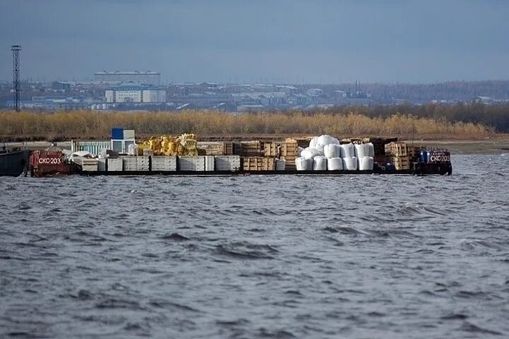 Северный завоз уголь. Северный завоз Ямал. Северный завоз Чукотка. Северный завоз по рекам. Завоз бензина в Северные поселки.