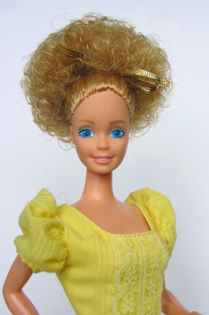 Magic curls. Magic curls. Magic curl barbie 1981. Строенные волосы. Magic curls.
