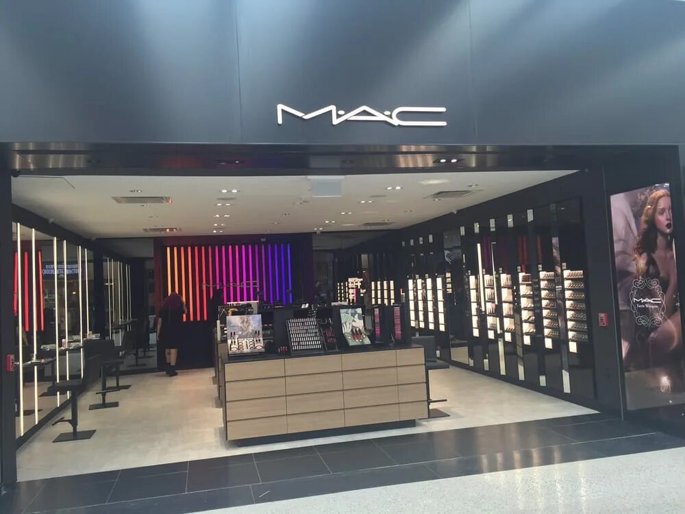 Make it store. Косметика Mac главный офис. Mac косметика штаб квартира. Мак косметика Авиапарк этаж. Боди шоп в Авиапарке.