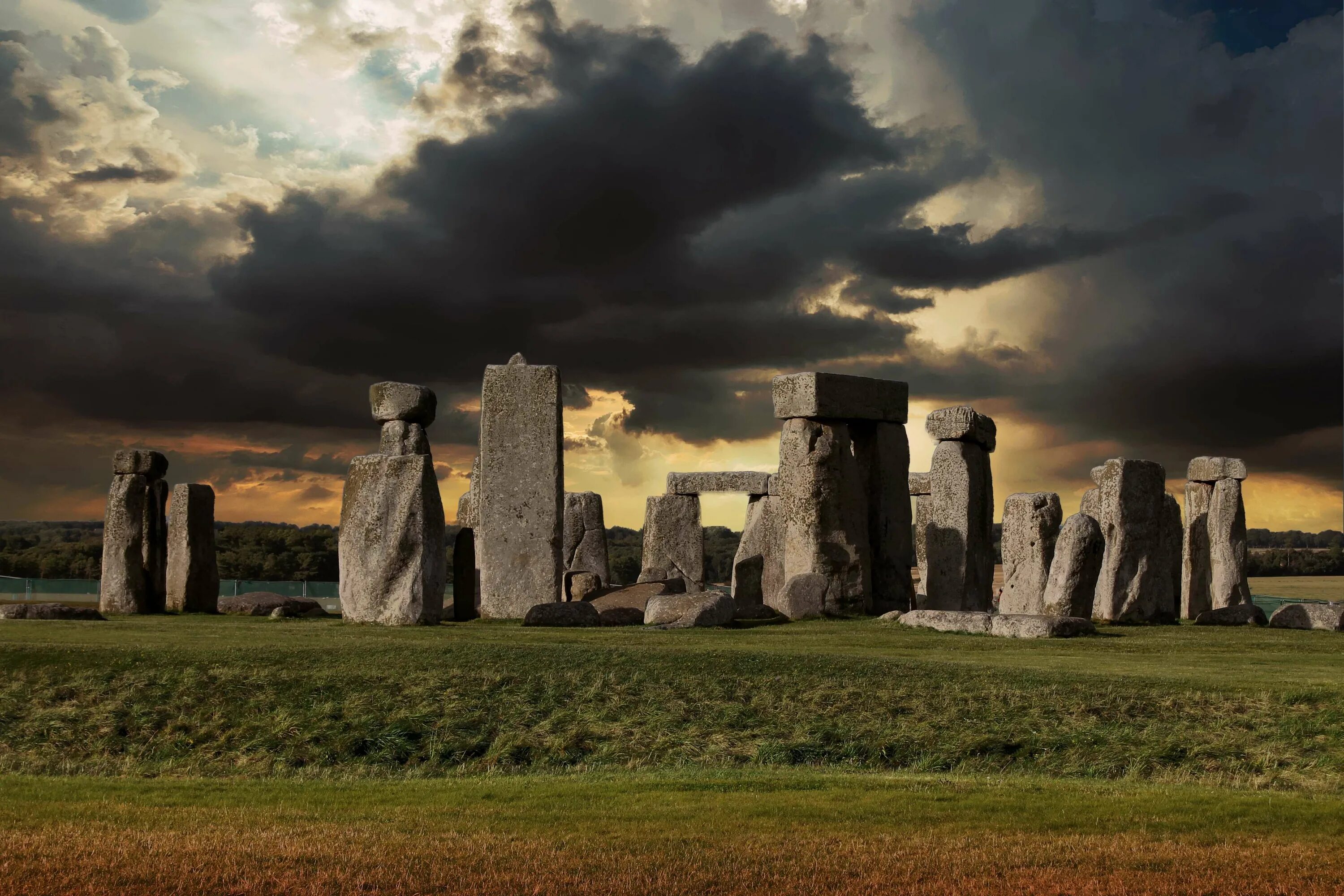 Monument stone. Кромлех Стоунхендж Англия. Стоунхендж Уилтшир Великобритания. Мегалитические сооружения Стоунхендж. Кромлех Стоунхендж Великобритания Неолит.