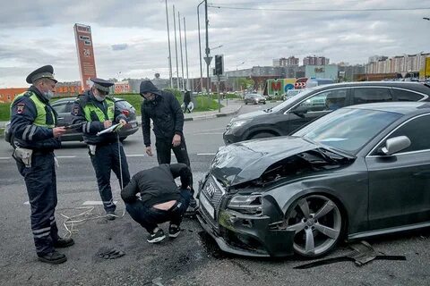 Водитель на месте дорожно транспортного происшествия