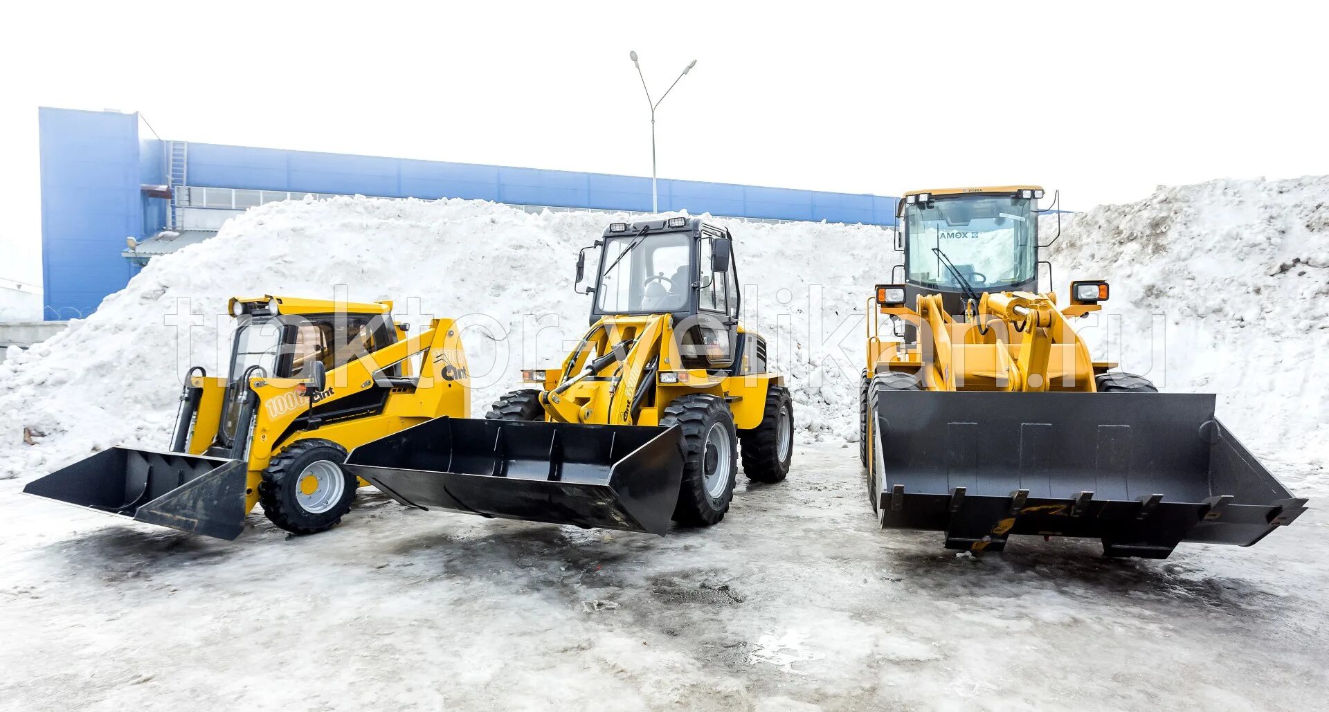 Погрузчик bobcat s530 для уборки снега. Фронтальный погрузчик case. Трактор jcb снегоуборщик. Фронтальный погрузчик чистка снега. Фронтальный погрузчик на расчистке снега.