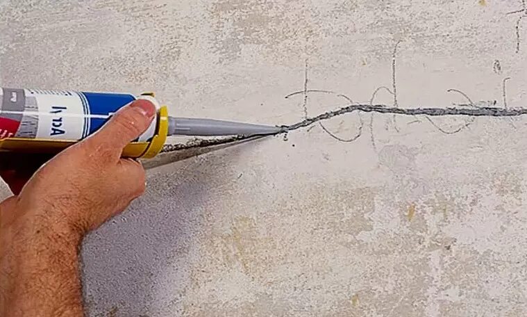 Замазка для трещин в стене. Заделка трещин в полу. Шпаклёвка для трещин в стене. Герметик для трещин в стене. Микротрещины чем заделать.