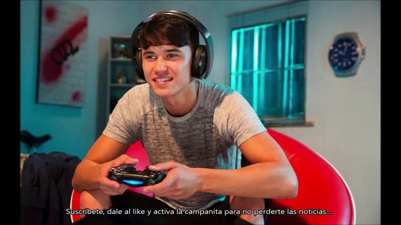 Геймер за компьютером. Геймер. Мобильный геймер. Геймер из новокузнецка. Геймер из новокузнецка.