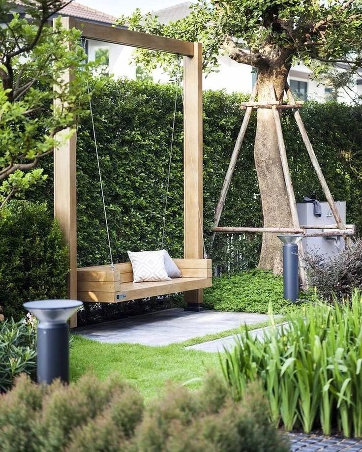 mur-anti-bruit-jardin-haie-vive-guirlande-lumineuses-terrasse-bois mur anti-brui